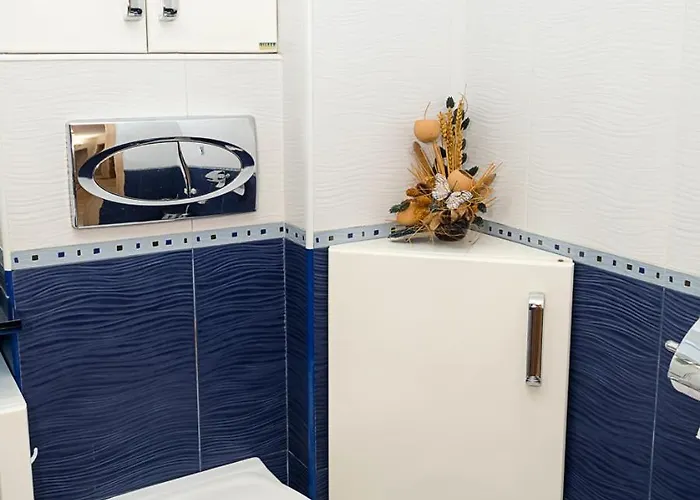 Bright & Spacious 2-bedroom Flat In By Flat Mаnаger شقة