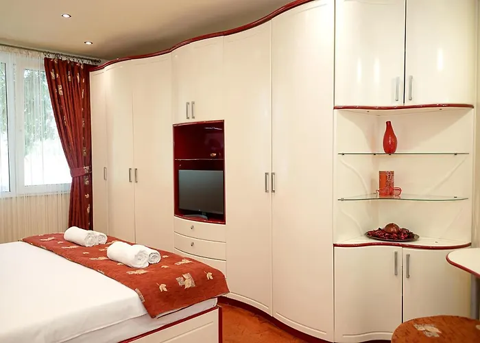 Bright & Spacious 2-bedroom Flat In By Flat Mаnаger شقة