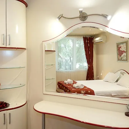 Bright&spacious 2-bedroom Flat In By Flat Mаnаger Апартаменты