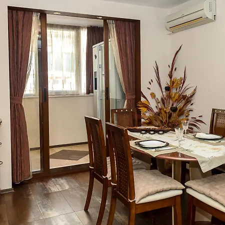 Bright&spacious 2-bedroom Flat In By Flat Mаnаger Апартаменты