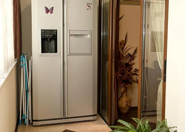 Bright & Spacious 2-bedroom Flat In By Flat Mаnаger